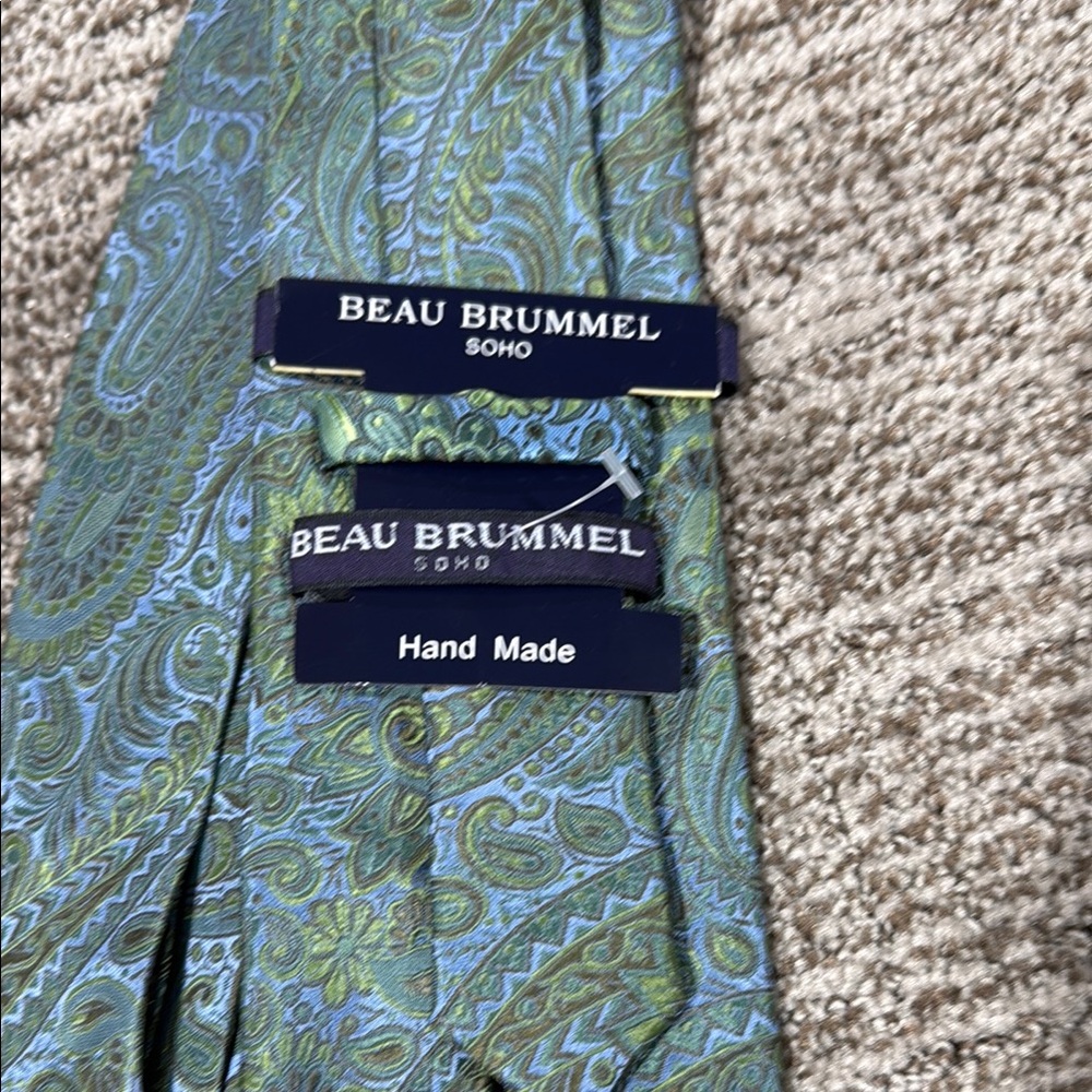 Beau Brummel Hand Made Silk Green Paisley Tie - Picture 2 of 4